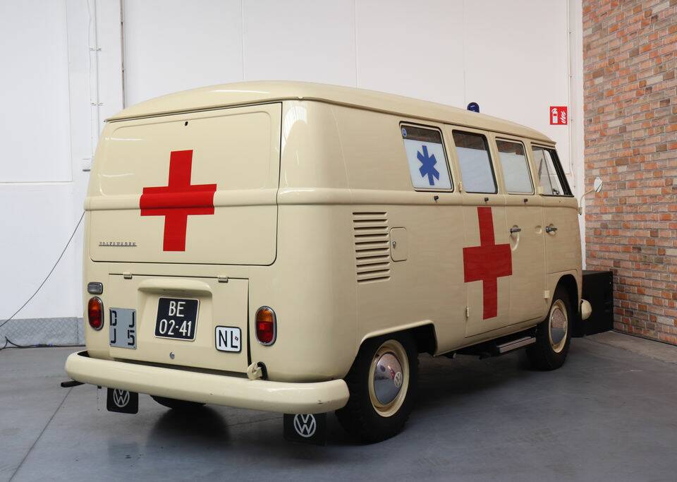 Immagine 4/8 di Volkswagen T1 panel van (1965)
