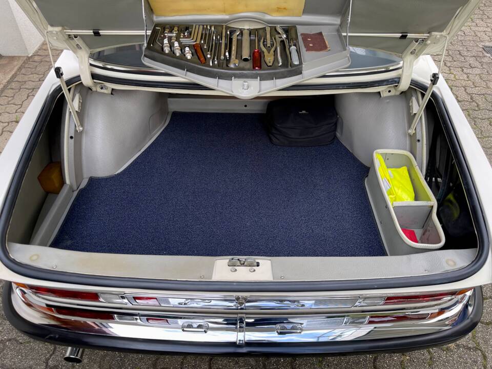 Image 19/20 of BMW 2800 CS (1970)