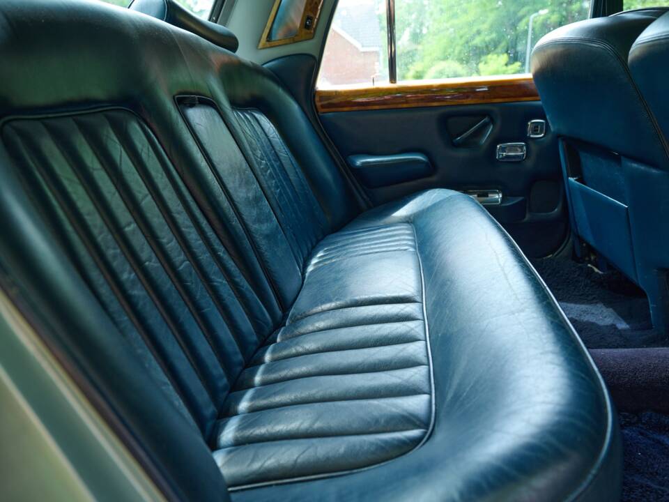 Image 43/46 of Rolls-Royce Silver Shadow I (1974)