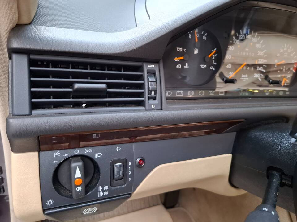 Image 39/42 of Mercedes-Benz 300 CE-24 (1993)
