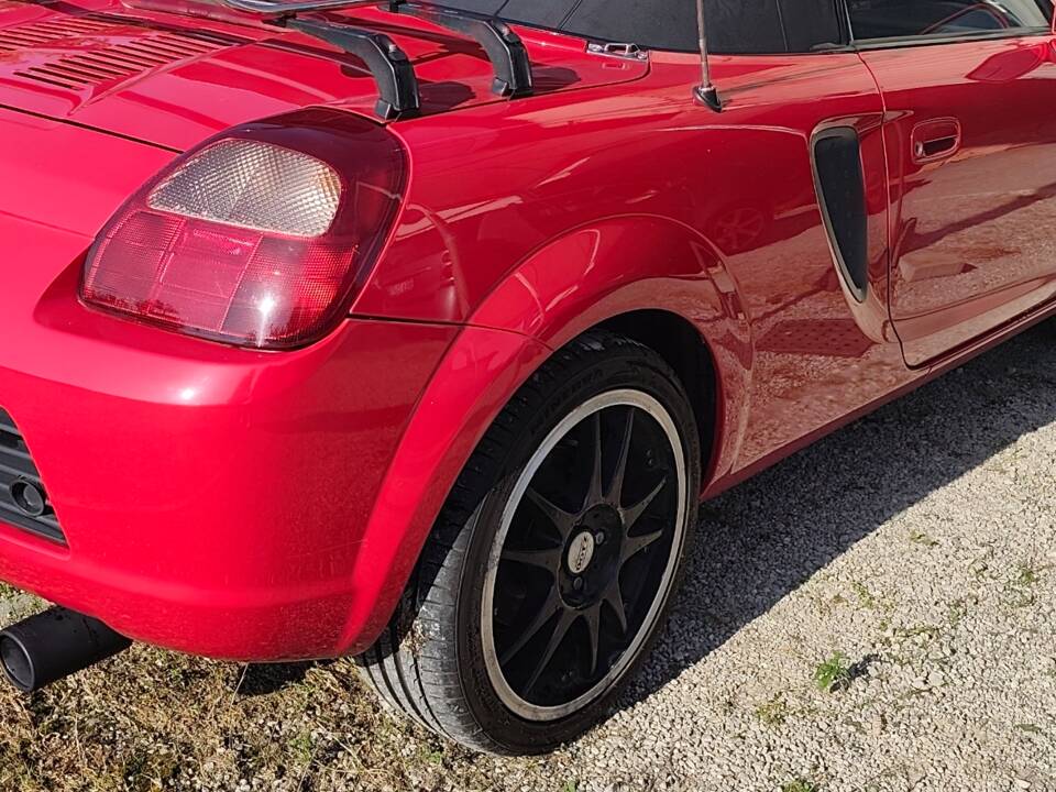 Image 24/57 of Toyota MR2 (2003)