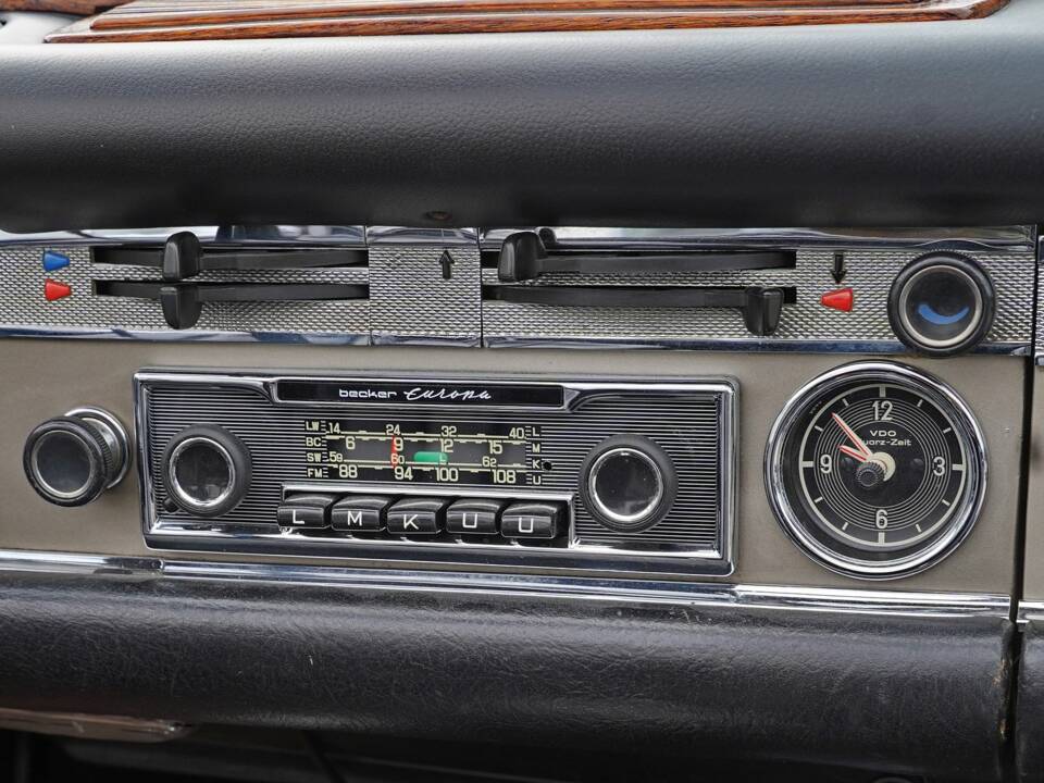 Image 12/25 of Mercedes-Benz 280 SL (1968)