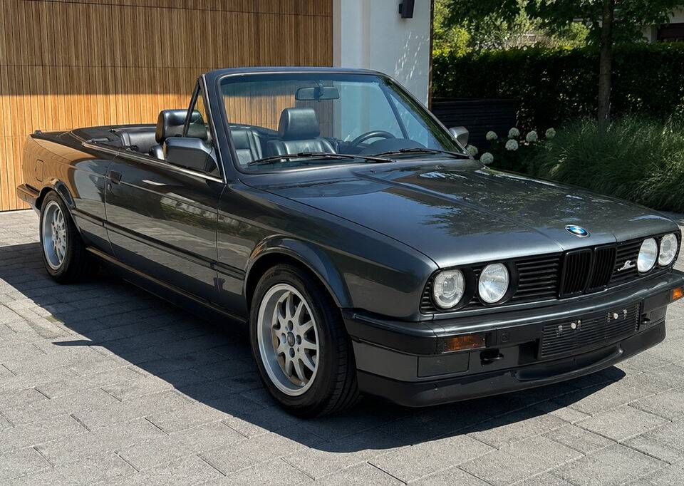 Afbeelding 1/8 van BMW 320i (1989)