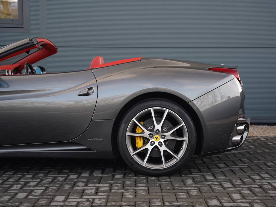 Image 24/50 of Ferrari California (2009)