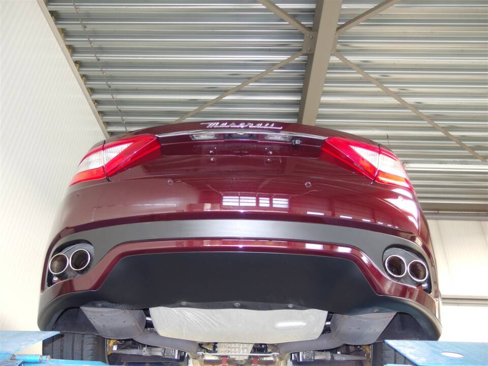 Image 84/98 of Maserati GranTurismo 4.2 (2008)