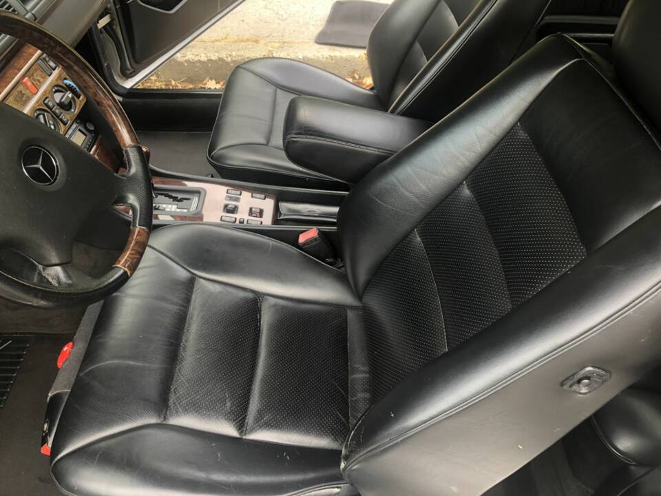 Image 8/8 of Mercedes-Benz 300 CE (1992)