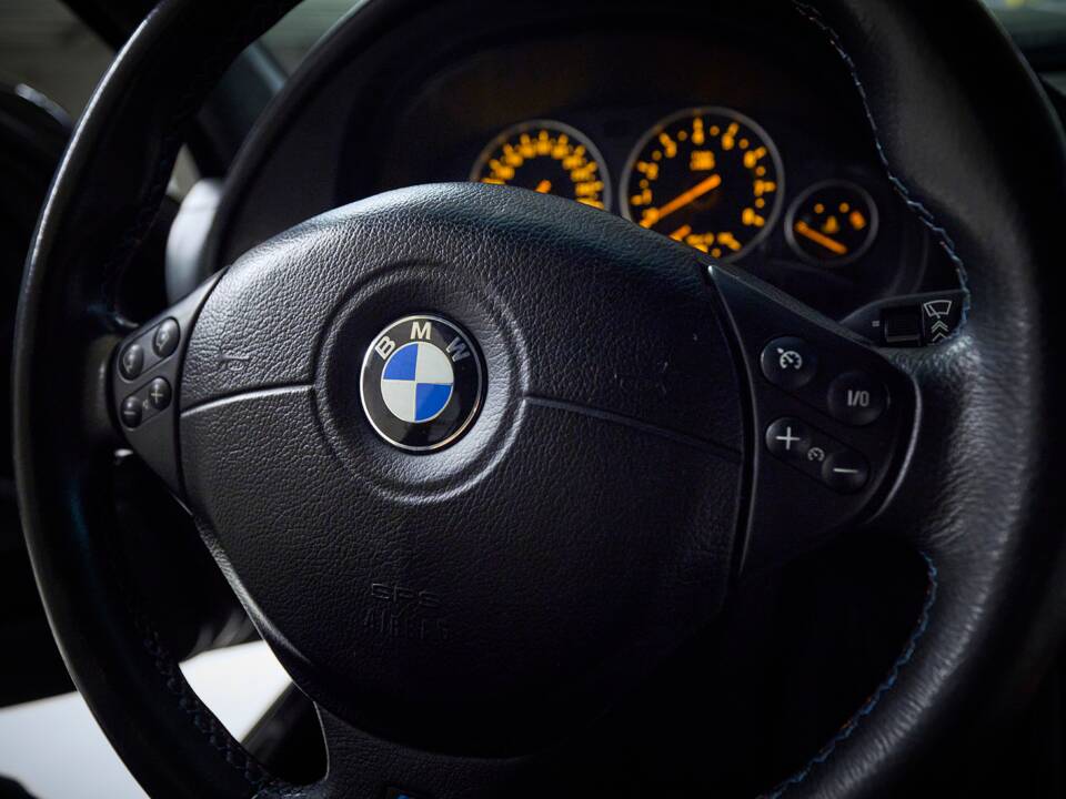 Image 69/99 of BMW M5 (2000)