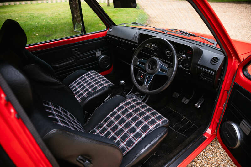 Image 2/35 of Volkswagen Golf Mk I GTI 1.6 (1979)