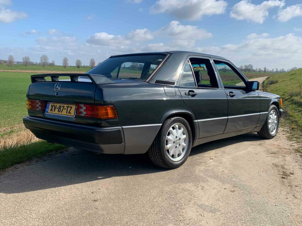 Image 3/5 of Mercedes-Benz 190 E 2.6 (1990)
