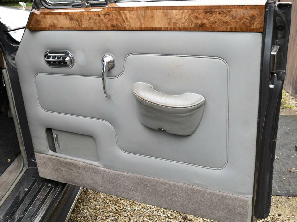 Image 31/50 of Bentley S 3 (1964)