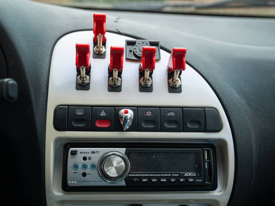 Bild 41/50 von Citroën Saxo 1.6i VTS (1996)