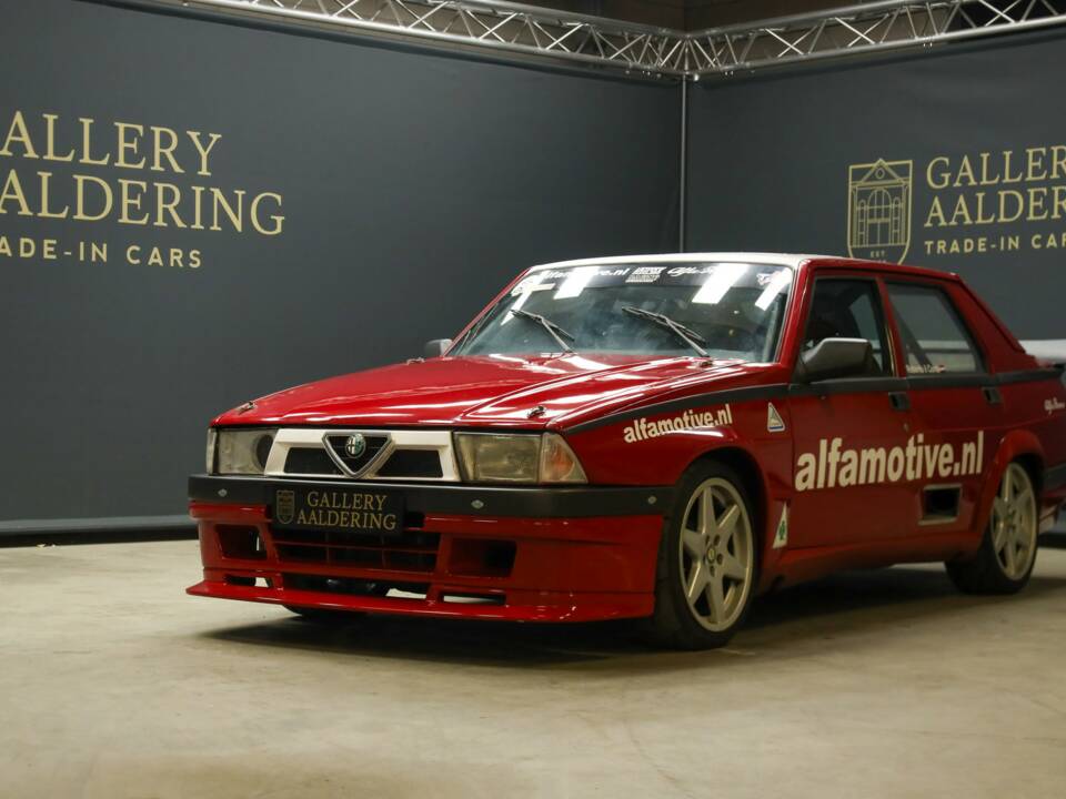 Image 5/50 de Alfa Romeo 75 3.0 V6 QV (1990)