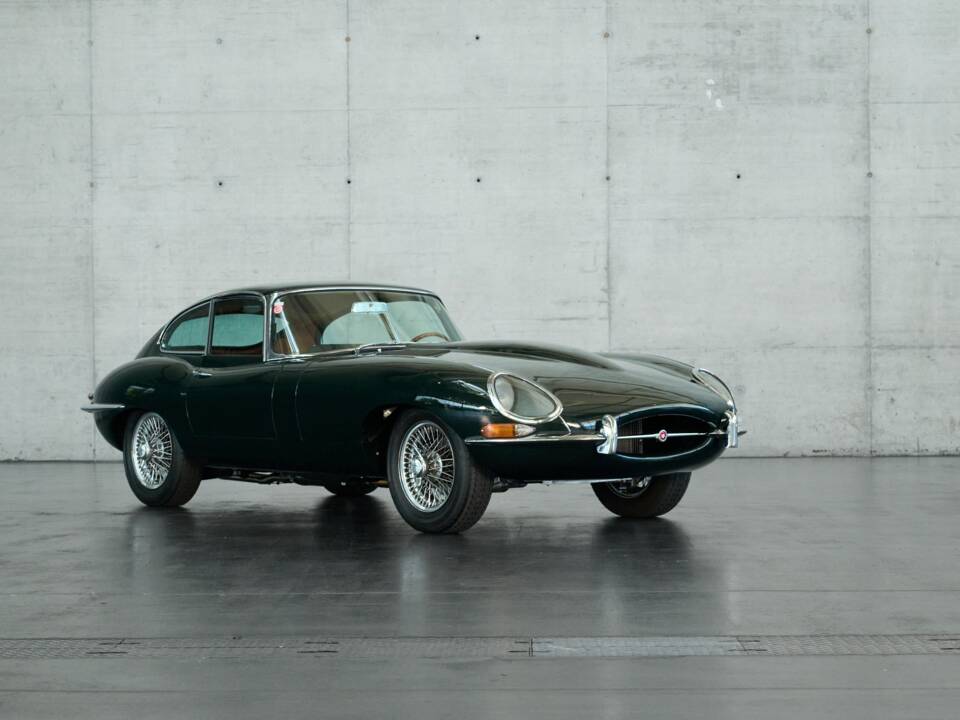 Image 31/50 de Jaguar E-Type (1970)