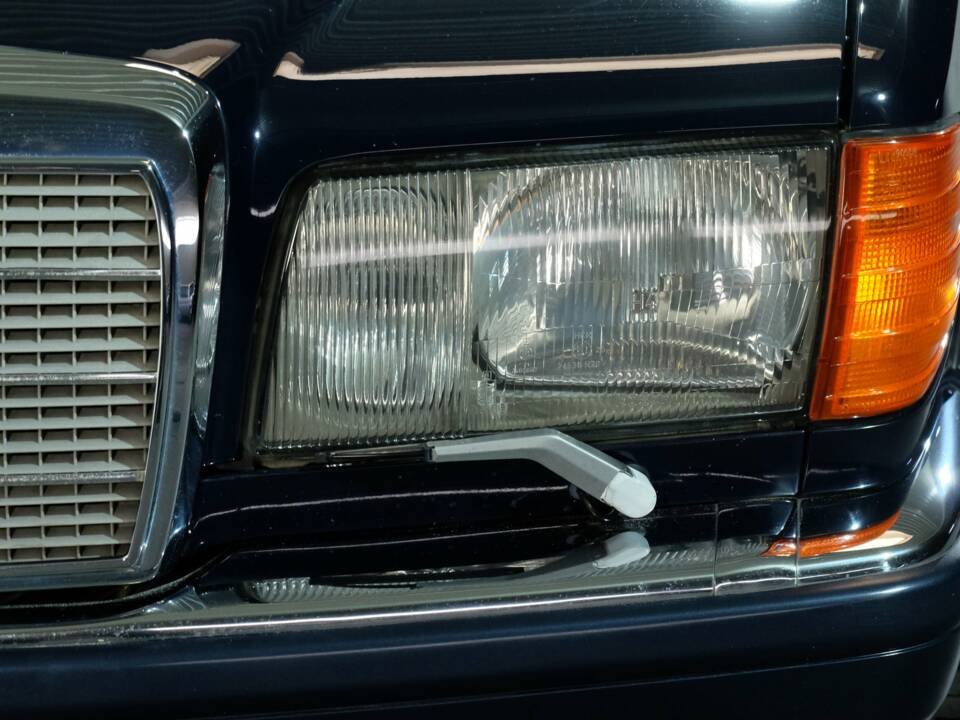 Afbeelding 19/32 van Mercedes-Benz 560 SEL (1990)