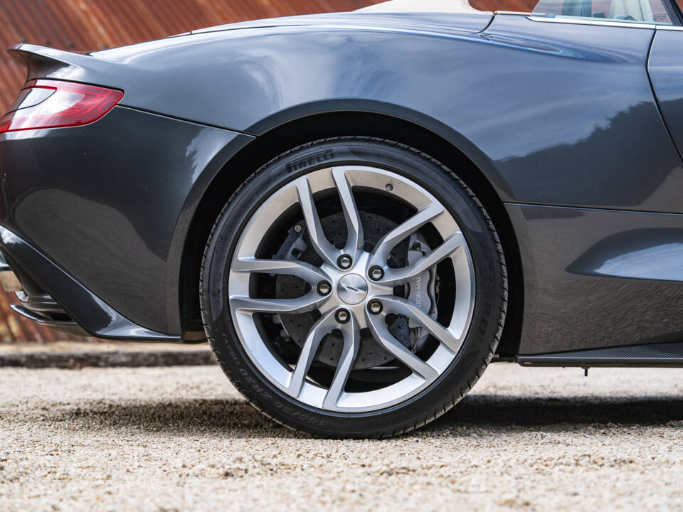 Image 33/35 of Aston Martin Vanquish (2017)