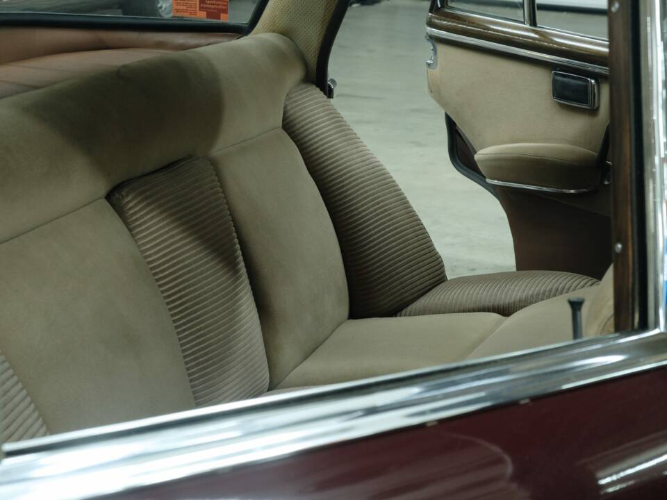 Image 44/50 of Mercedes-Benz 300 SE lang (1965)
