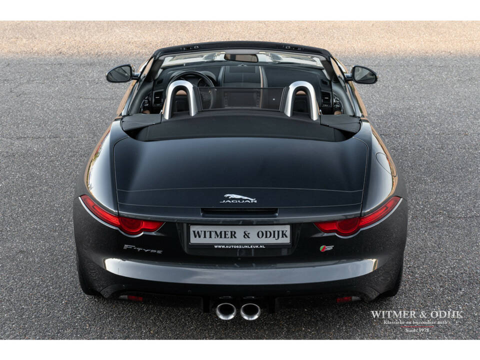 Image 23/38 of Jaguar F-Type S (2014)