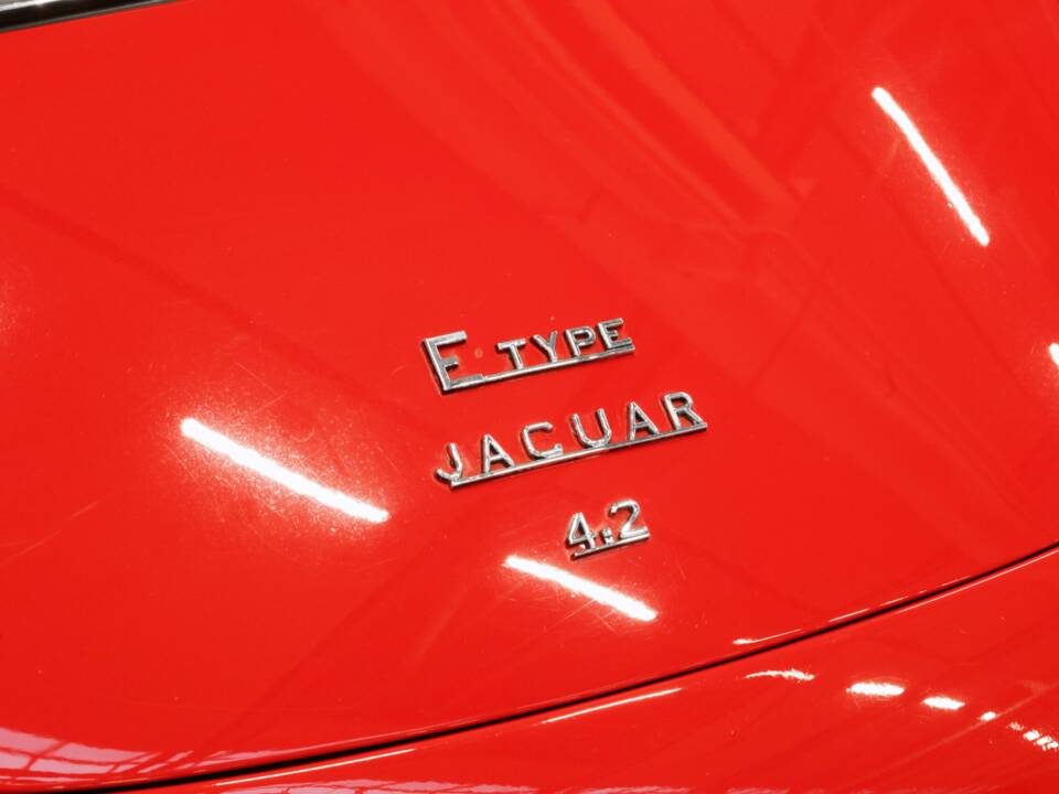 Bild 40/44 von Jaguar E-Type (2+2) (1969)