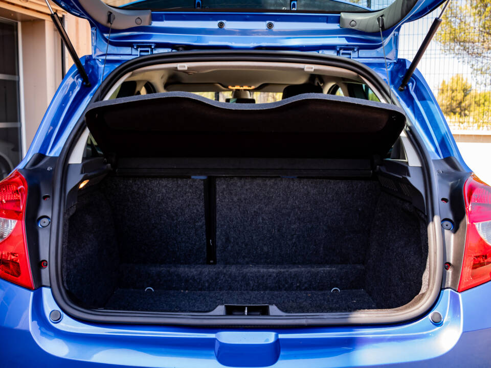 Image 26/40 of Renault Clio Gordini R.S. (2012)