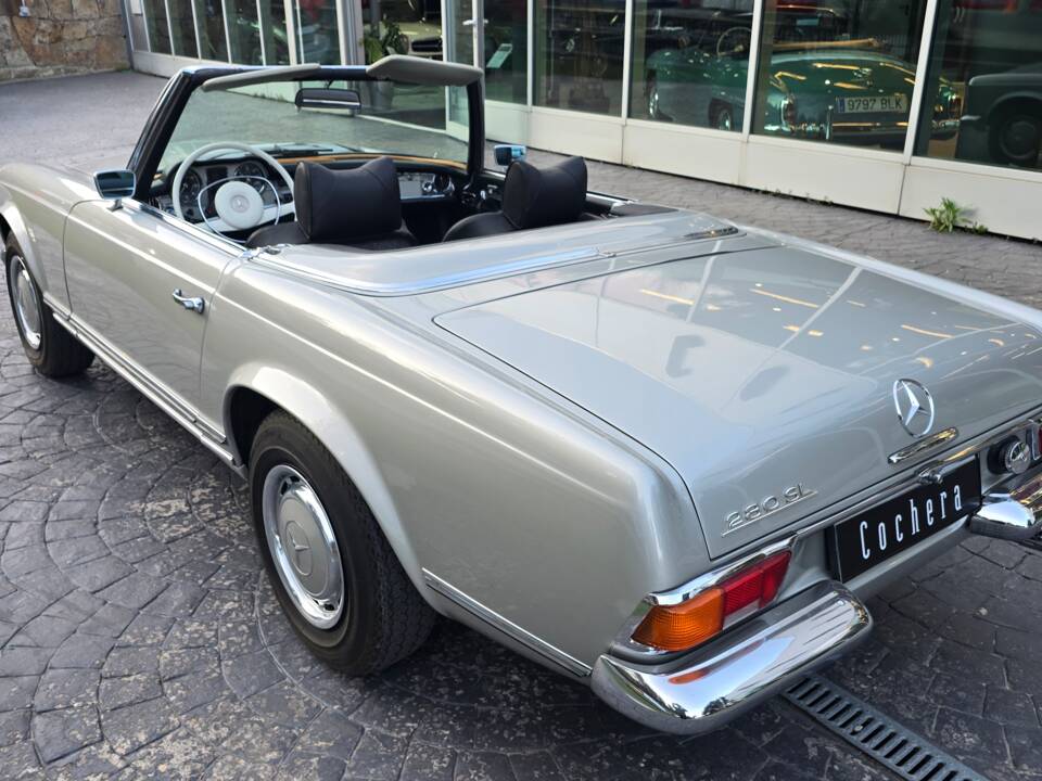 Image 19/26 de Mercedes-Benz 280 SL (1970)