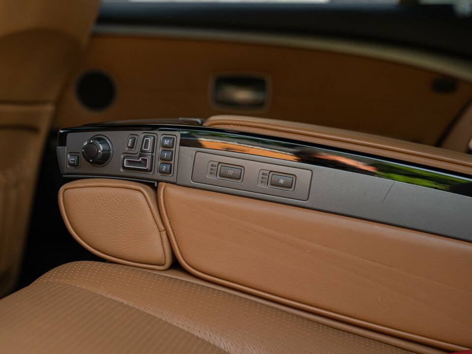 Image 35/50 de BMW 745Li (2001)