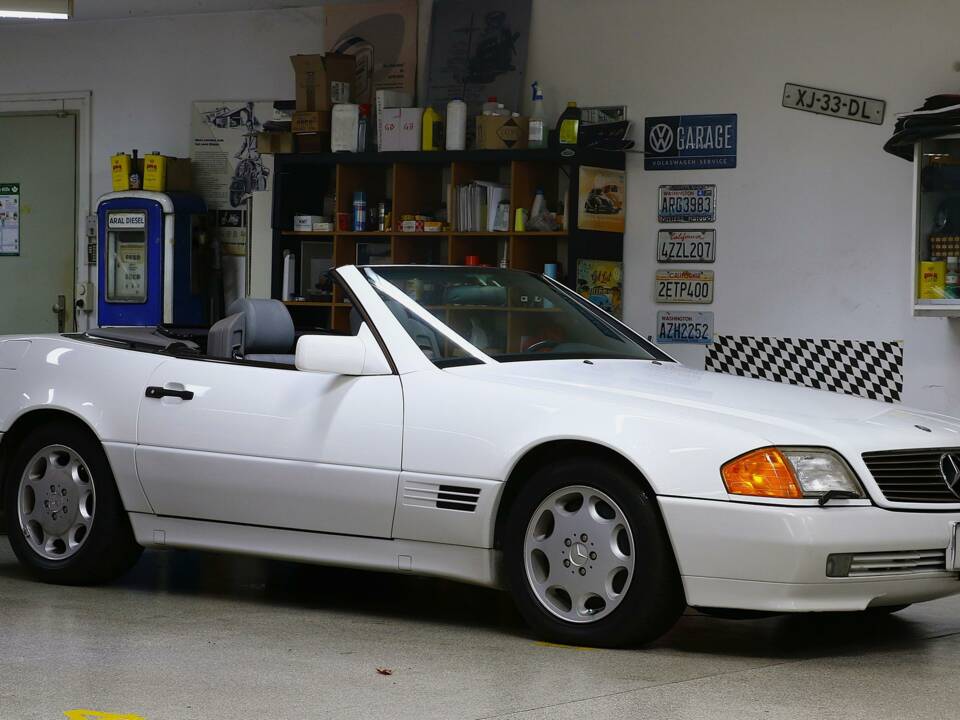 Image 3/27 of Mercedes-Benz SL 500 (1993)