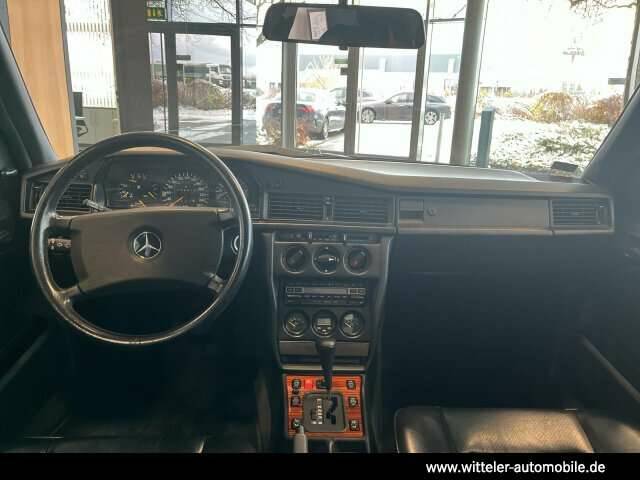 Bild 8/28 von Mercedes-Benz 190 E 2.5-16 (1990)