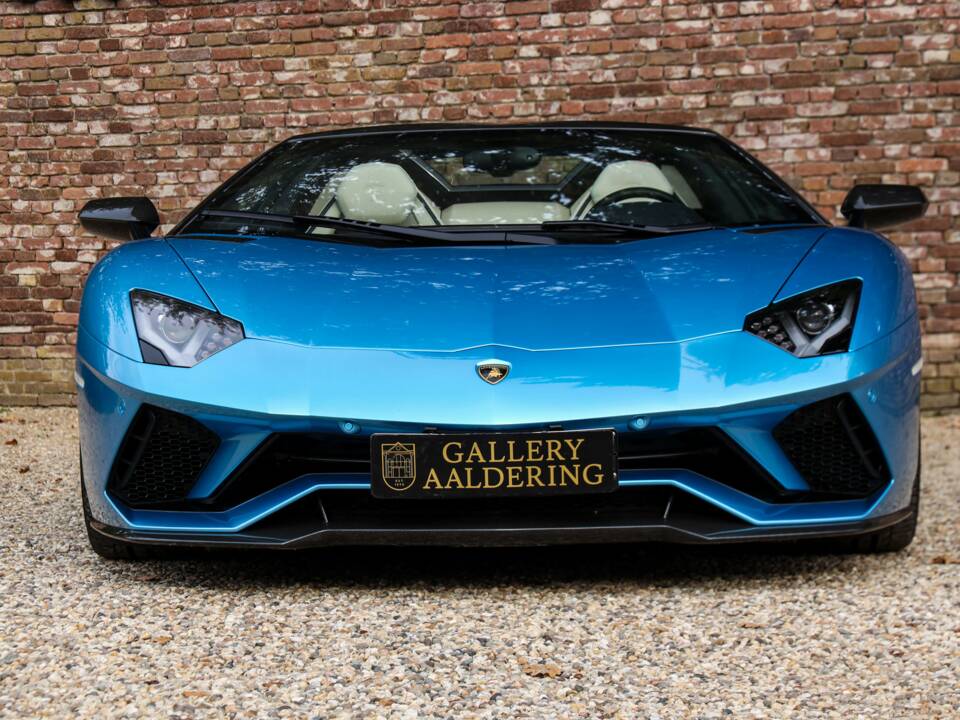 Image 26/50 of Lamborghini Aventador S (2018)