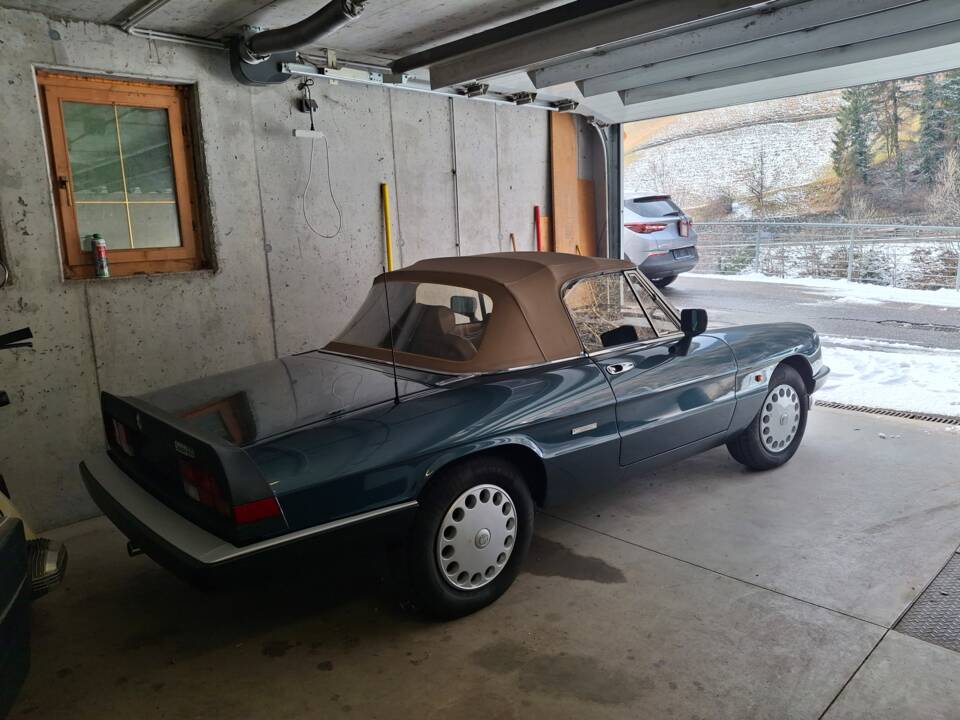 Bild 2/7 von Alfa Romeo 2.0 Spider (1989)