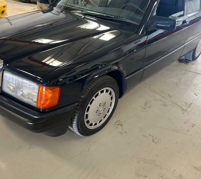 Bild 34/69 von Mercedes-Benz 190 E (1988)