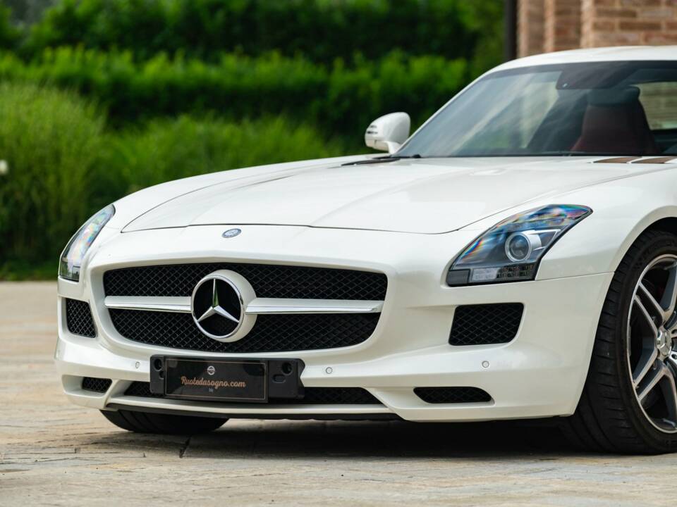 Image 4/50 of Mercedes-Benz SLS AMG (2010)