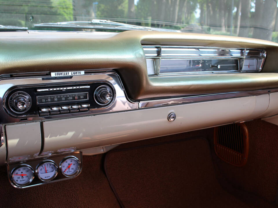 Image 16/30 of Oldsmobile 98 Holiday SceniCoupe (1959)