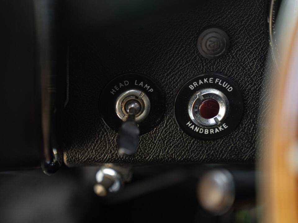 Image 38/50 de Jaguar E-Type (1968)