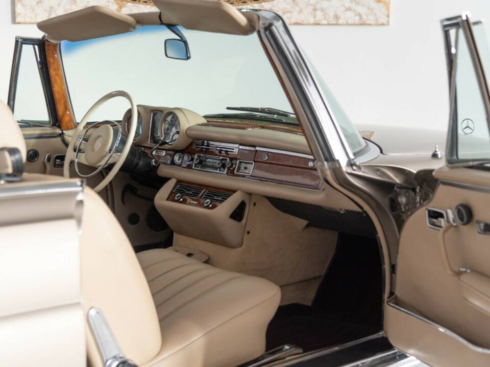 Bild 31/42 von Mercedes-Benz 280 SE 3,5 (1971)