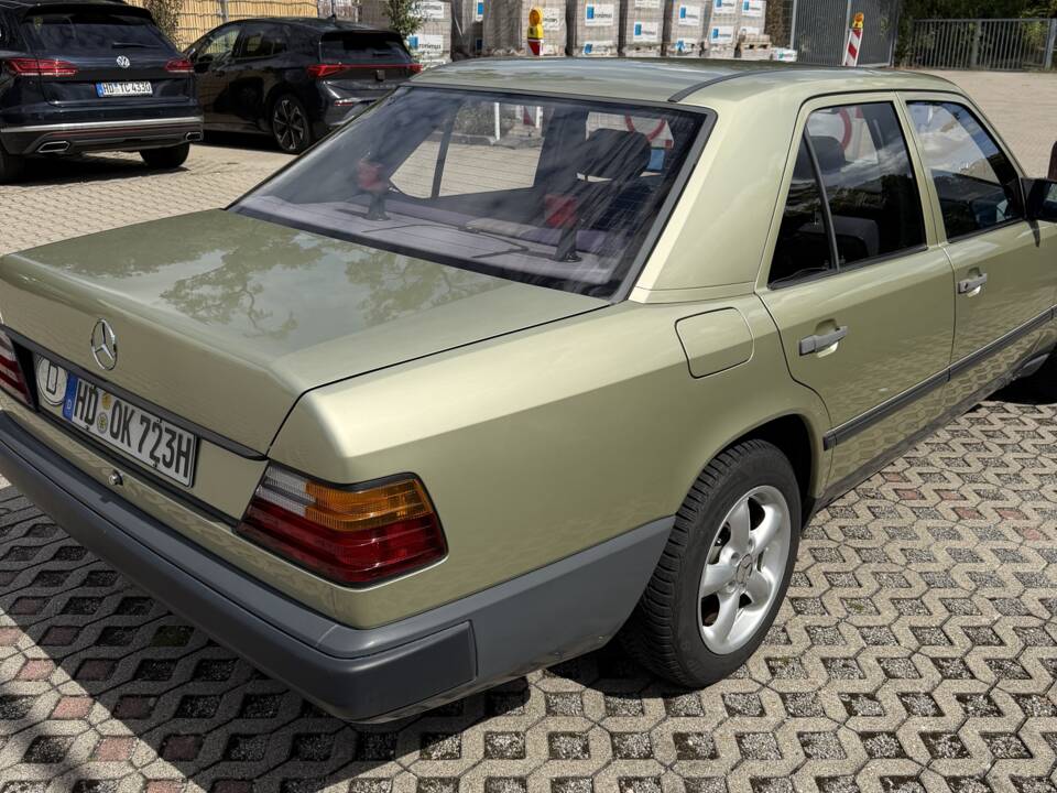Bild 5/19 von Mercedes-Benz 200 D (1984)