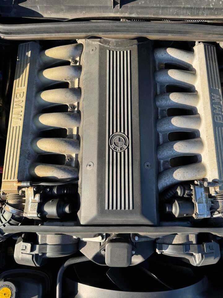 Bild 39/40 von BMW 850i (1991)