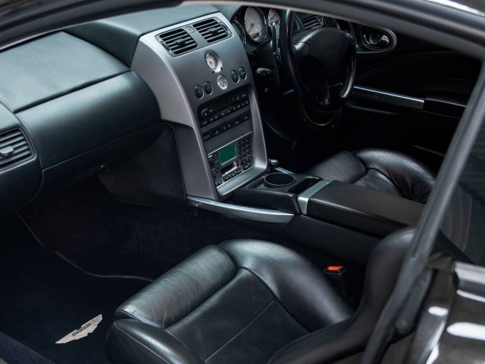 Image 4/50 de Aston Martin V12 Vanquish (2004)