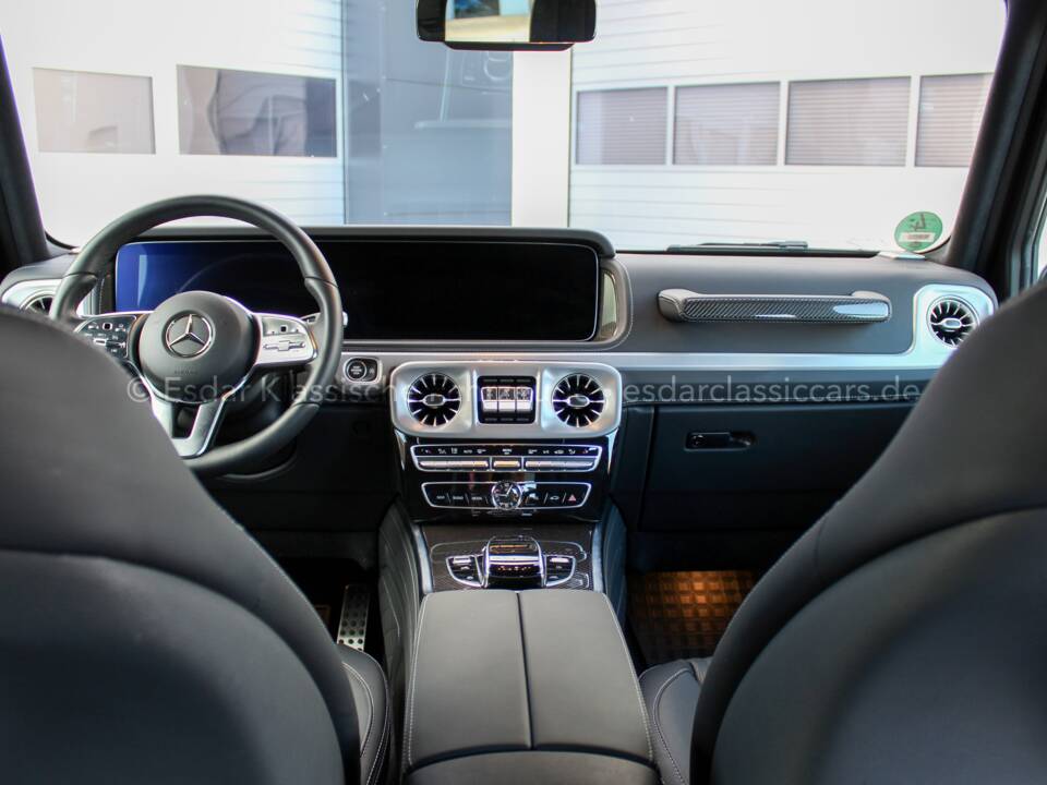 Image 18/32 of Mercedes-Benz G 500 (LWB) (2023)