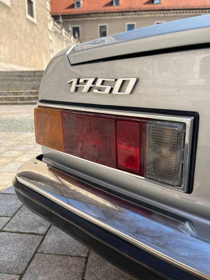 Immagine 13/88 di Alfa Romeo 1750 Spider Veloce (1971)