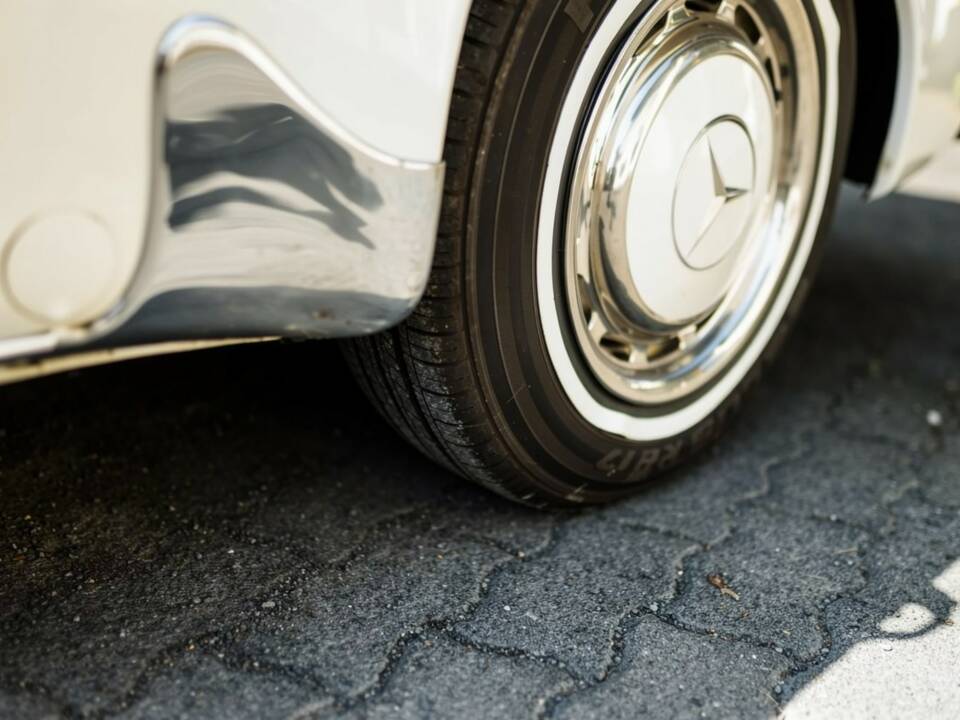 Image 24/25 of Mercedes-Benz 190 SL (1958)