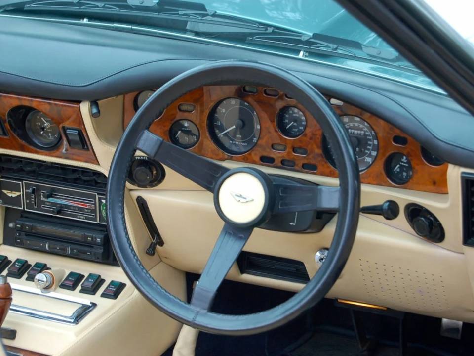 Image 22/27 of Aston Martin V8 Volante (1979)