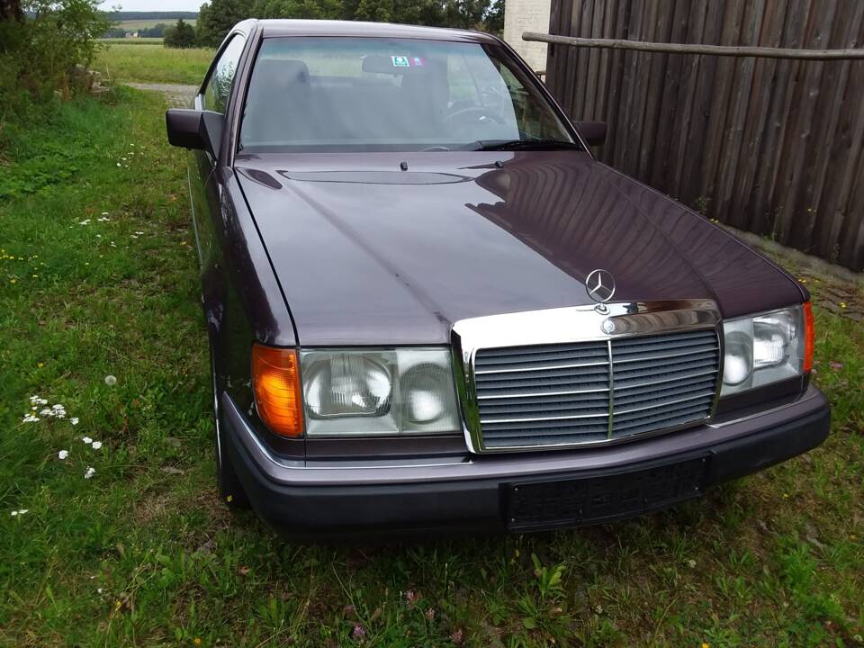 Bild 2/16 von Mercedes-Benz 300 CE (1992)