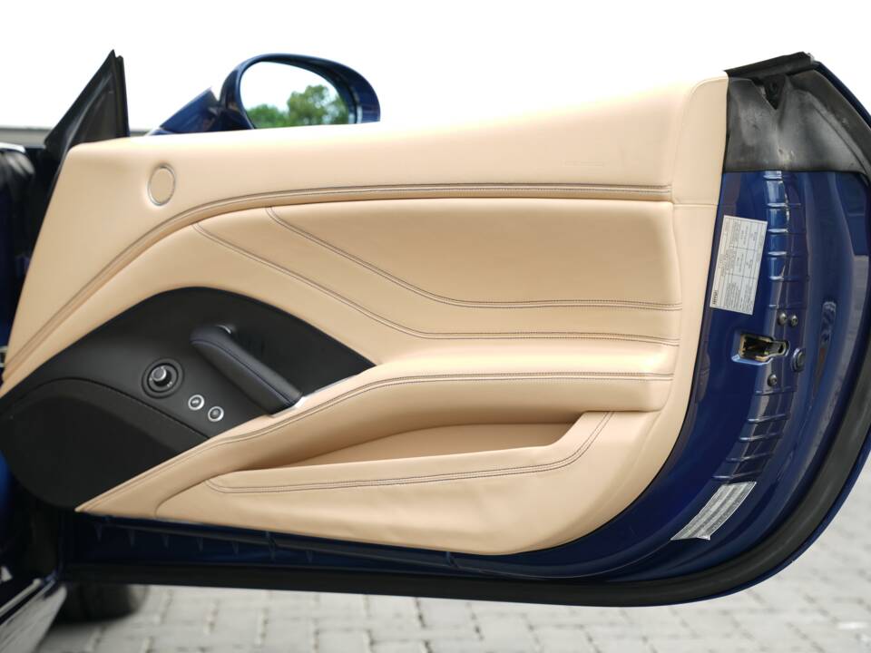 Image 14/50 of Ferrari California T (2015)