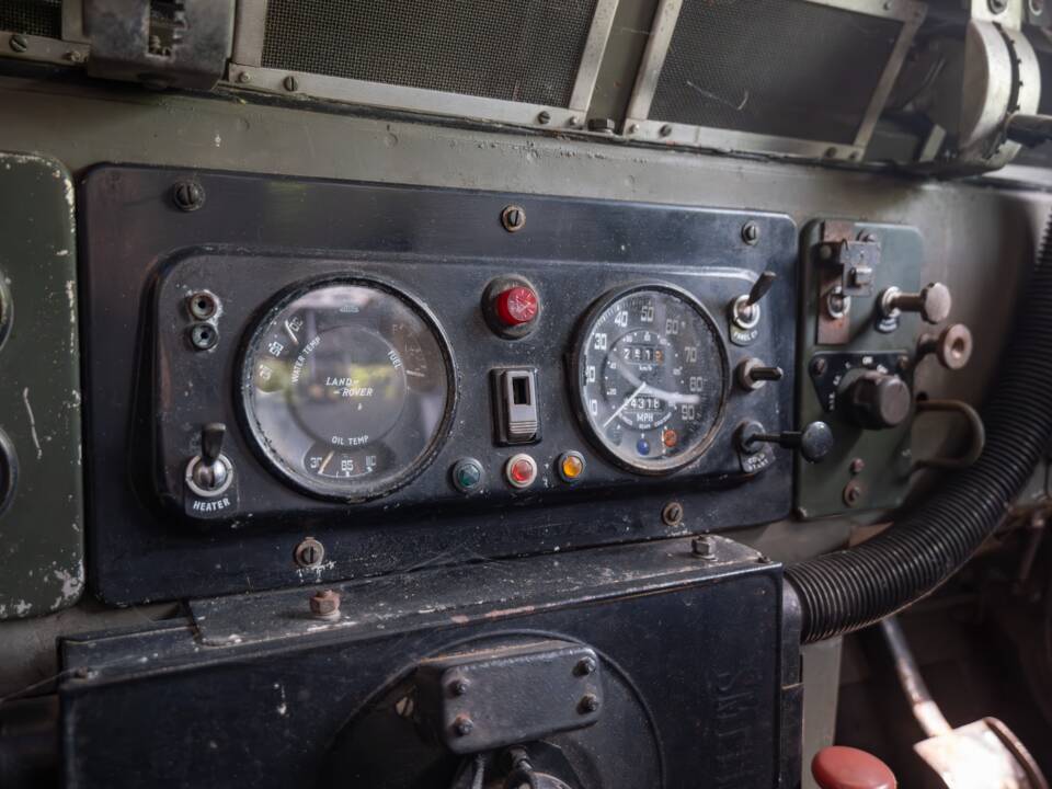 Image 41/50 de Land Rover 88 (1974)