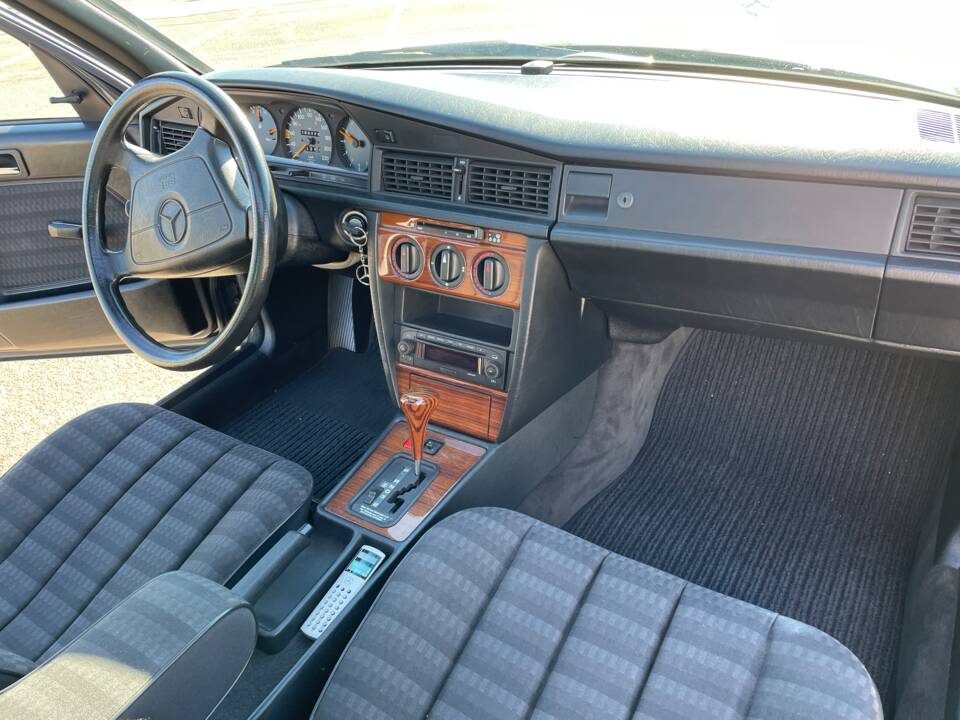 Bild 6/15 von Mercedes-Benz 190 E 1.8 (1992)