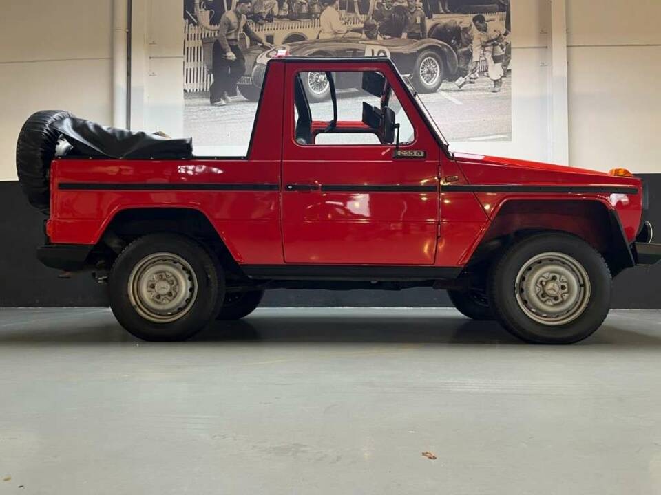 Image 40/50 de Mercedes-Benz 230 CE (1981)