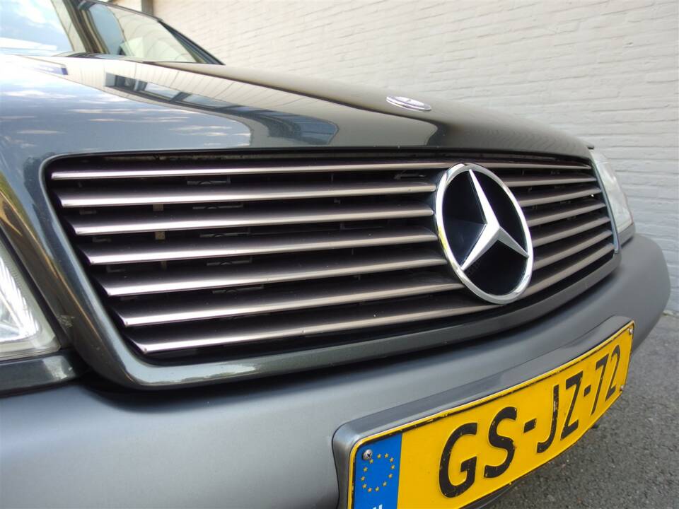 Image 9/96 of Mercedes-Benz 300 SL (1992)
