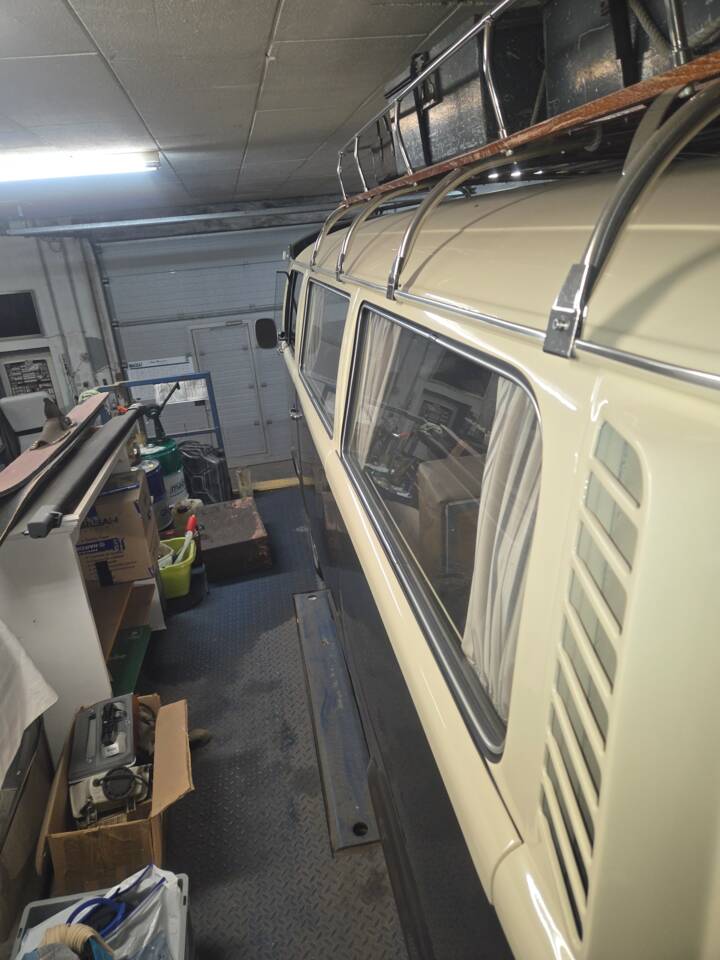 Imagen 3/13 de Volkswagen T2b minibus L (1979)