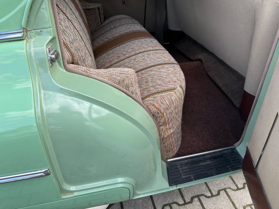 Image 63/82 of Packard Deluxe (1950)