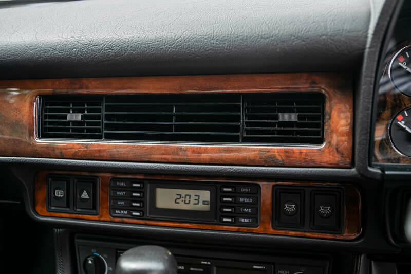 Image 22/45 de Jaguar XJRS 6.0 (1993)
